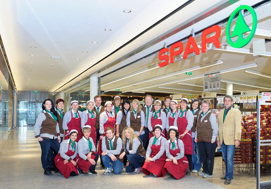 Das Team des topmodernen SPAR-Marktes freut sich auf seine Kunden.