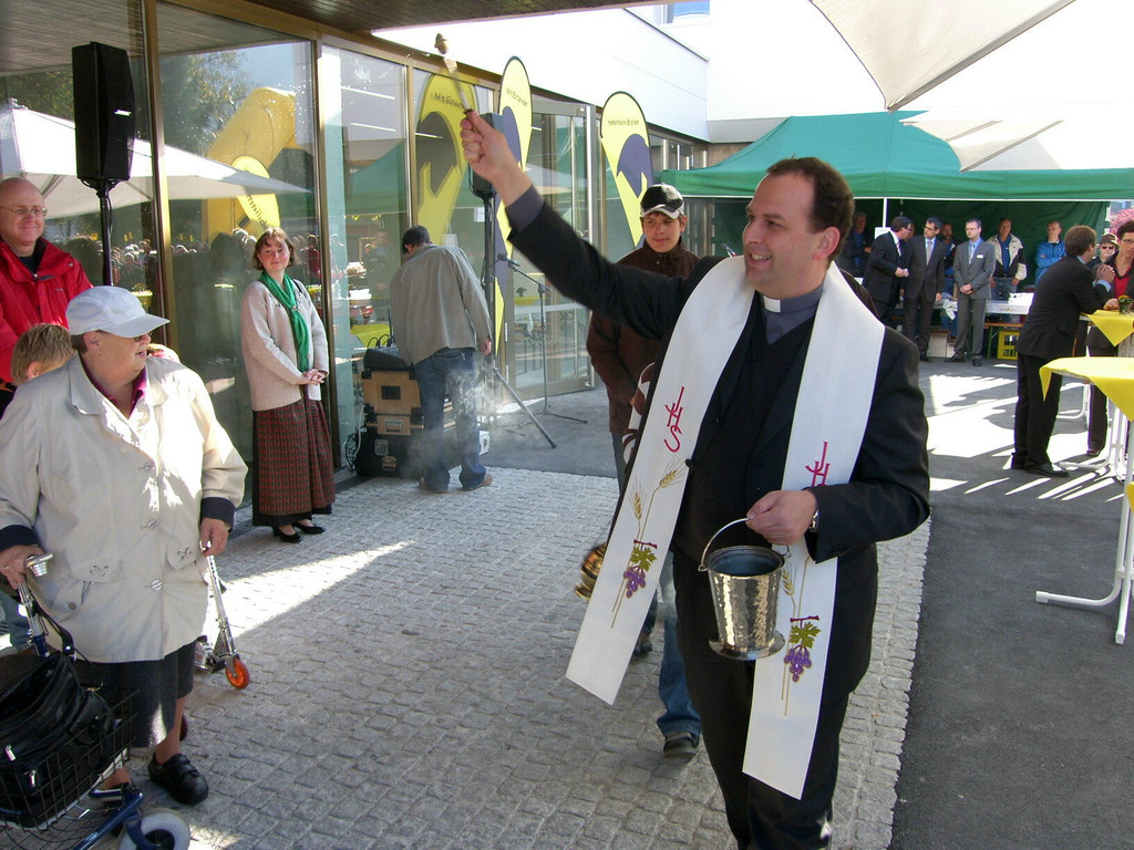 Pfarrer 2_JPG-1353663627