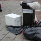 Anti-Tierversuchs-Perfomance am Stephansplatz: Blutiger Tierversuch an einem Menschen