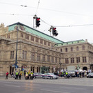 Demo vor Staatsoper gegen Gewalt in Syrien, Palästina und Burma