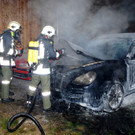 Fahrzeugbrand: Porsche Cayenne in Ternitz durch Feuer zerstört