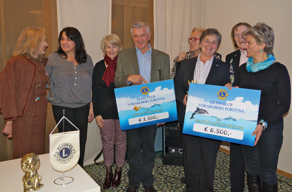 Foto_4_-___bergabe_an_HTCV_und_Netz_f__r_Kinder_jpg-1354183869