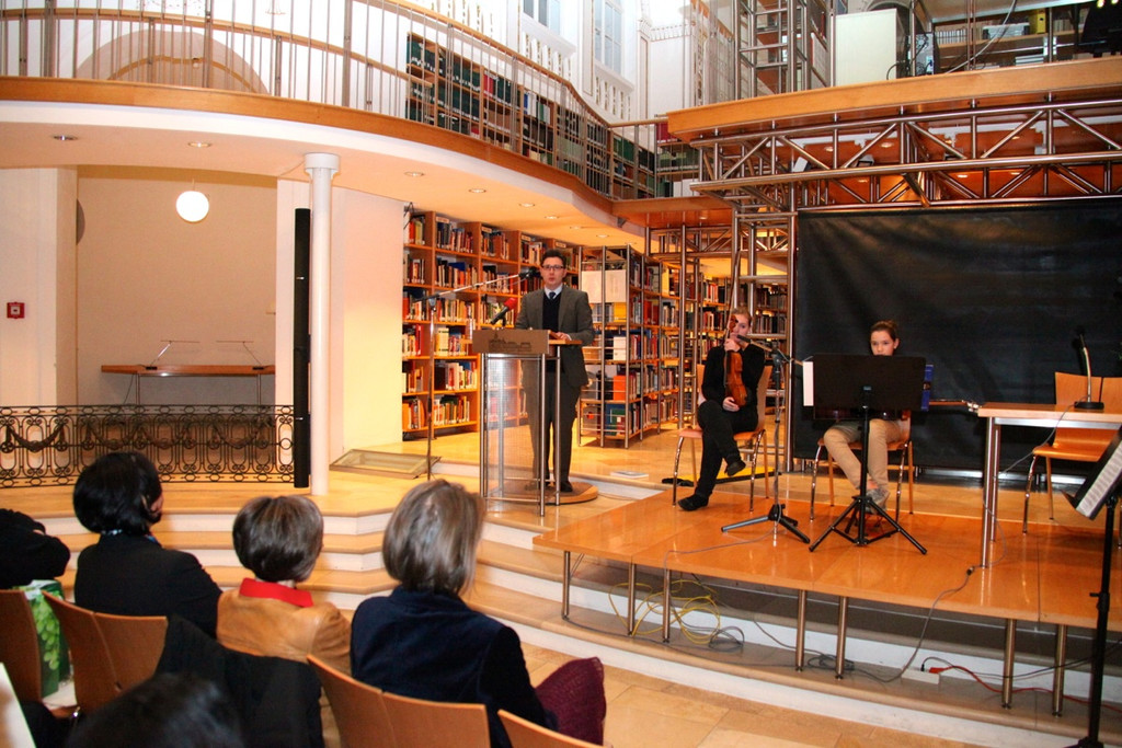 KOE_Buchpr__sentation Rheticus-Kinderdorf 22_jpg-1354190722
