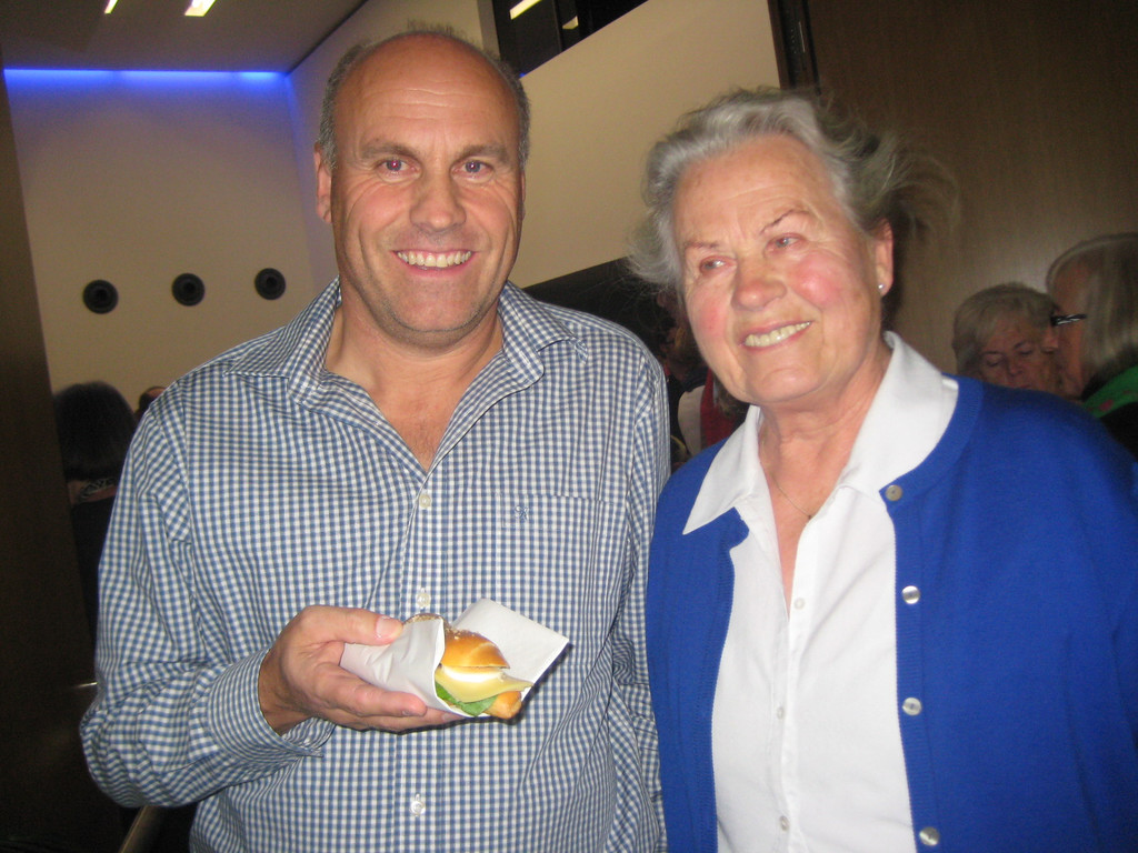 Joachim Rothmund mit Mutter Reinhilde__jpg-1354259236