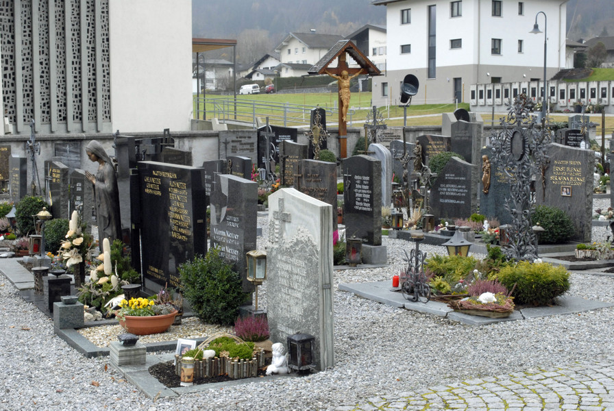 _c_ Gerhard Scopoli - Album Friedhof Vandans - 001.jpg