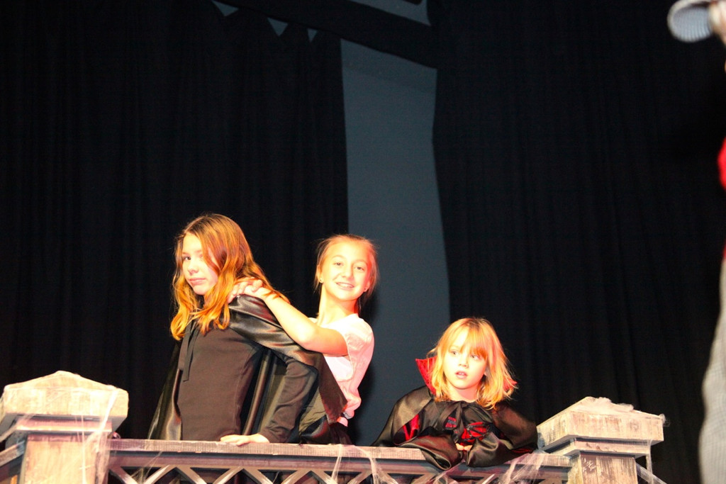 KOE_Theater Vampire G__fis 2_jpg-1354391804
