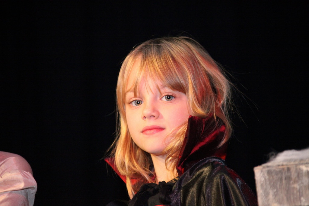 KOE_Theater Vampire G__fis 4_jpg-1354391813