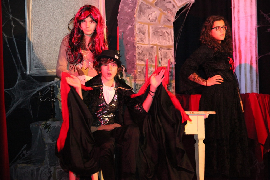 KOE_Theater Vampire G__fis 12_jpg-1354391851