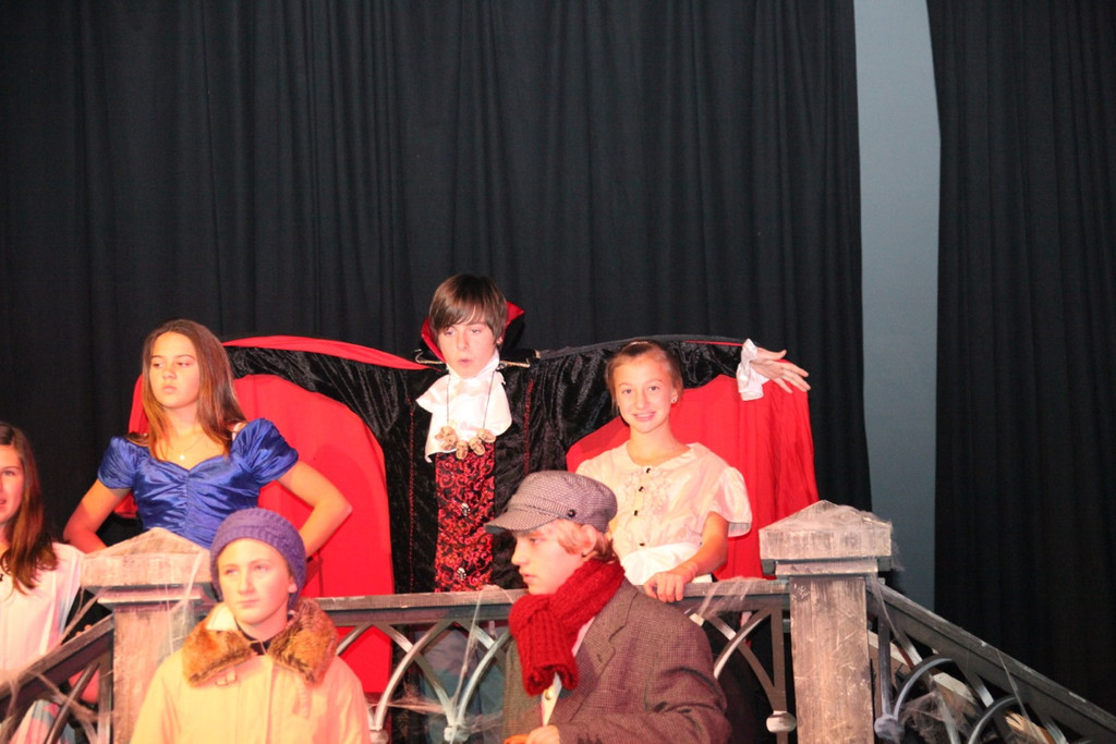 KOE_Theater Vampire G__fis 13_jpg-1354391856