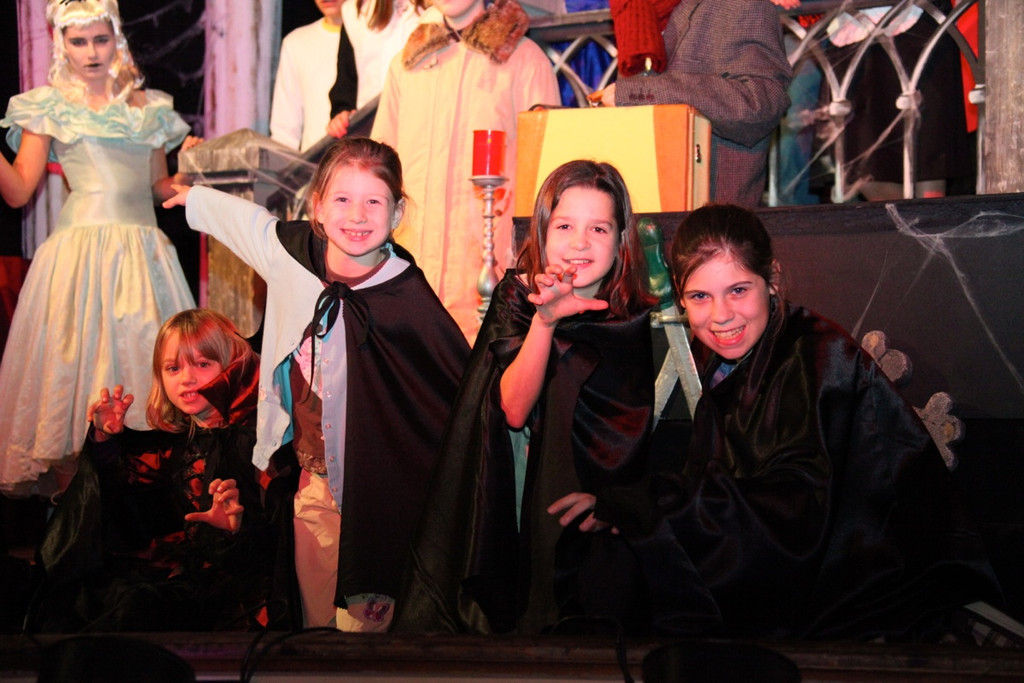 KOE_Theater Vampire G__fis 14_jpg-1354391861