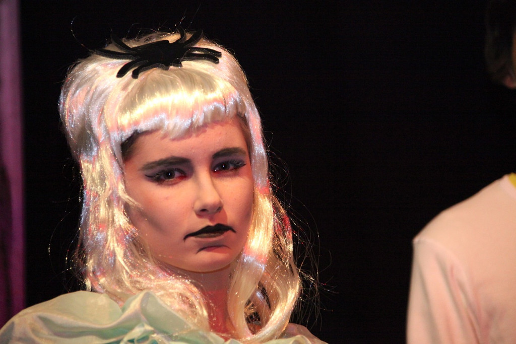 KOE_Theater Vampire G__fis 18_jpg-1354391881