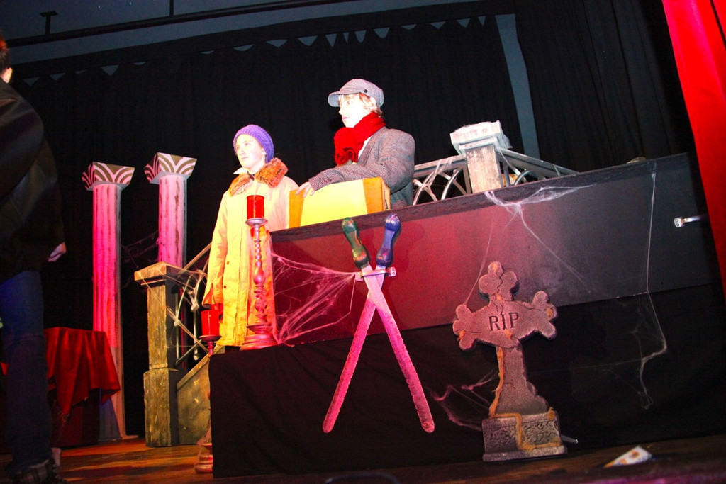 KOE_Theater Vampire G__fis 21_jpg-1354391895