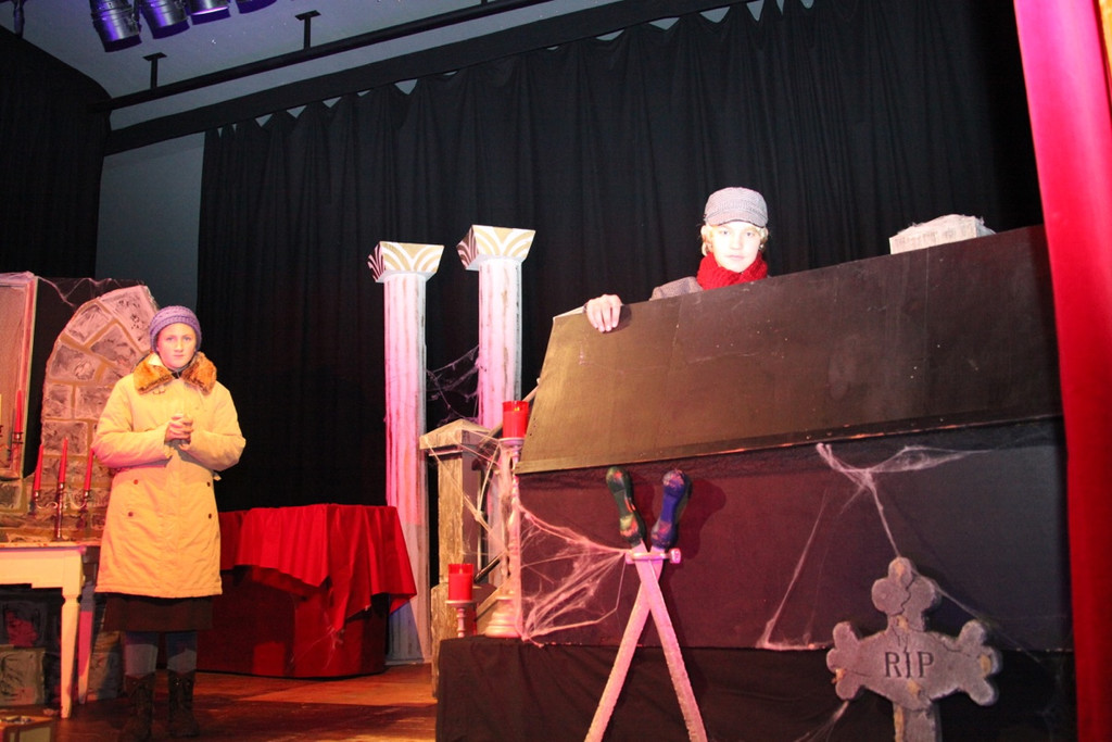 KOE_Theater Vampire G__fis 23_jpg-1354391906