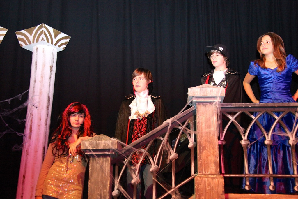 KOE_Theater Vampire G__fis 29_jpg-1354391937