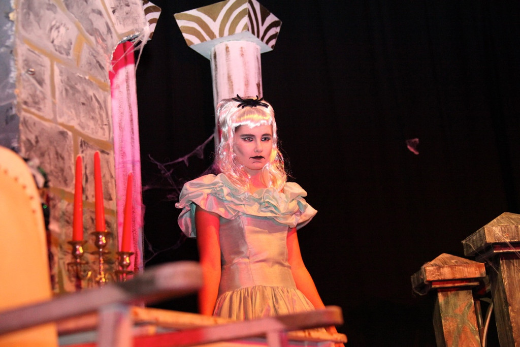 KOE_Theater Vampire G__fis 31_jpg-1354391951