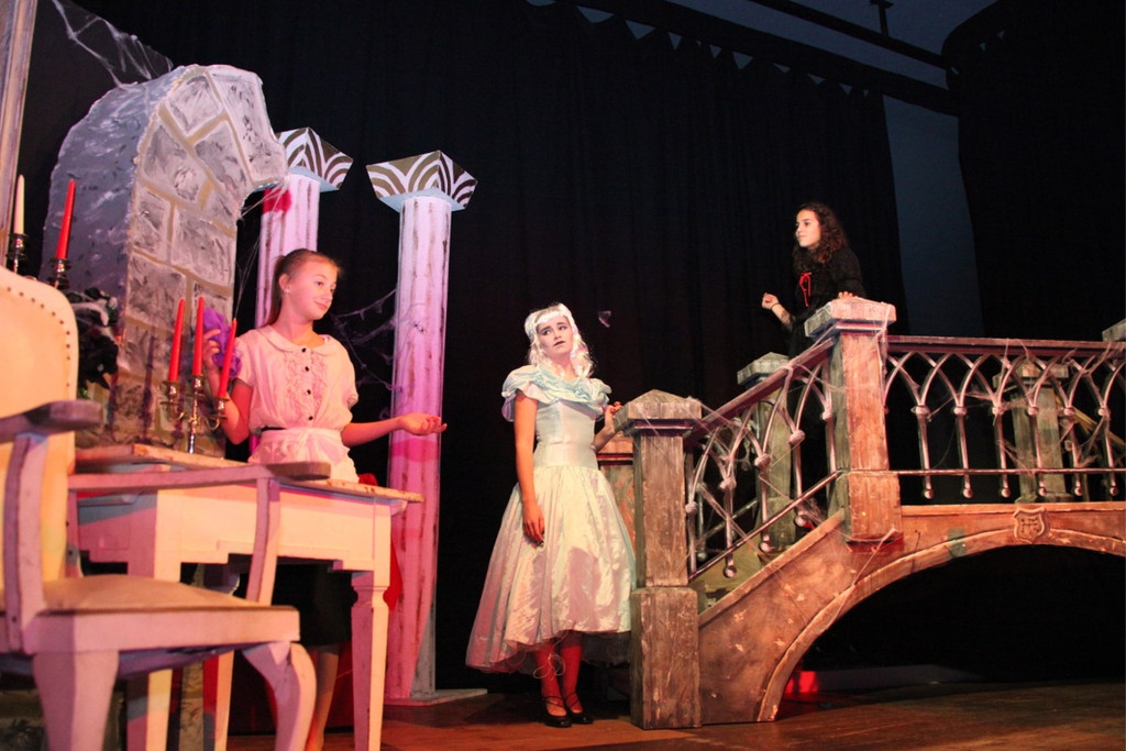 KOE_Theater Vampire G__fis 34_jpg-1354391966