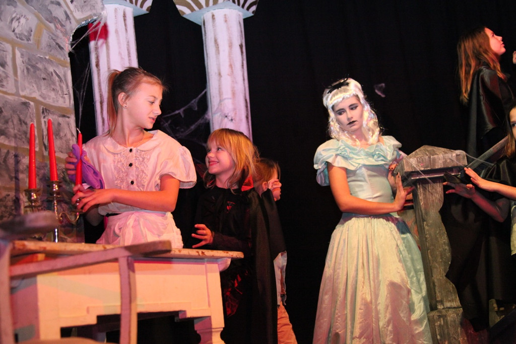 KOE_Theater Vampire G__fis 35_jpg-1354391971