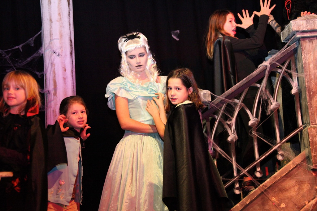KOE_Theater Vampire G__fis 36_jpg-1354391976