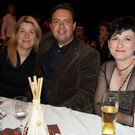 Manuel Bitschnau mit Gattin und Katja Bernroider.
