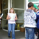 Zeugnisverteilung in der Volksschule Markt