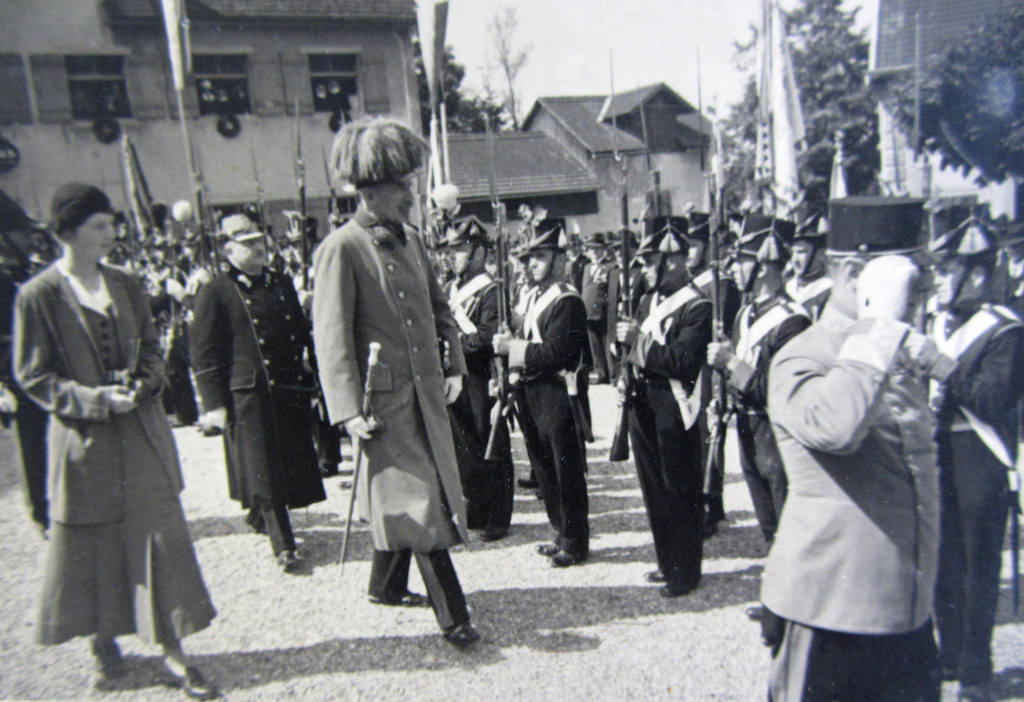 EHZ Eugen schreitet Front ab_jpg-1355761638