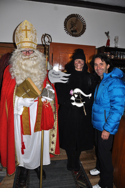 Wintercamp-Joe Fritsche mit Nikolaus und Knecht.JPG