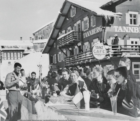 TanzcafeArlberg_cVorarlberger LandesbibliothekSammlung Risch-Lau.jpg