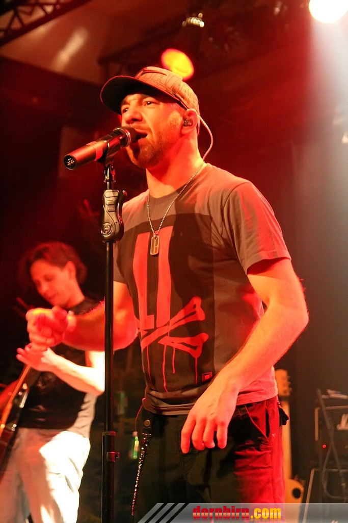 12418156.jpg