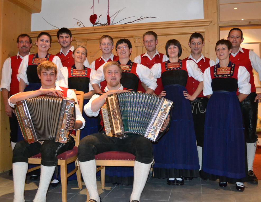 Trachtengruppe_jpg-1356177665