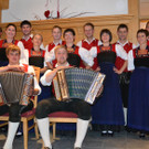 "Musik und mehr" mit Trachtengruppe und Musikverein.
