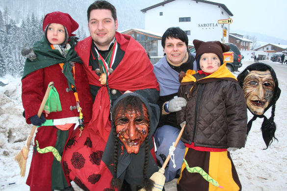 Fasching Brand - Markus_ Martina mit Kids.jpg