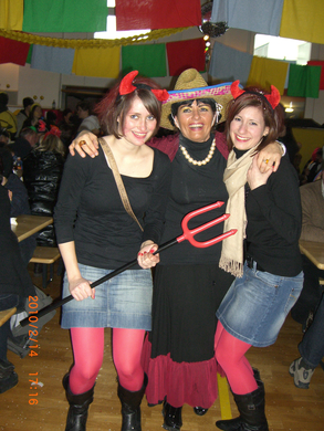 2010_02_14_ Faschingsumzug Turnhalle 040.jpg