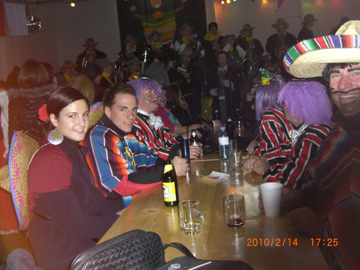 2010_02_14_ Faschingsumzug Turnhalle 044.jpg