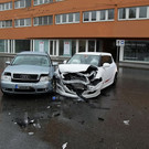 Pkw kollidieren