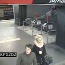 Handtaschenraub in U1-Station: Täter und Komplizin gesucht