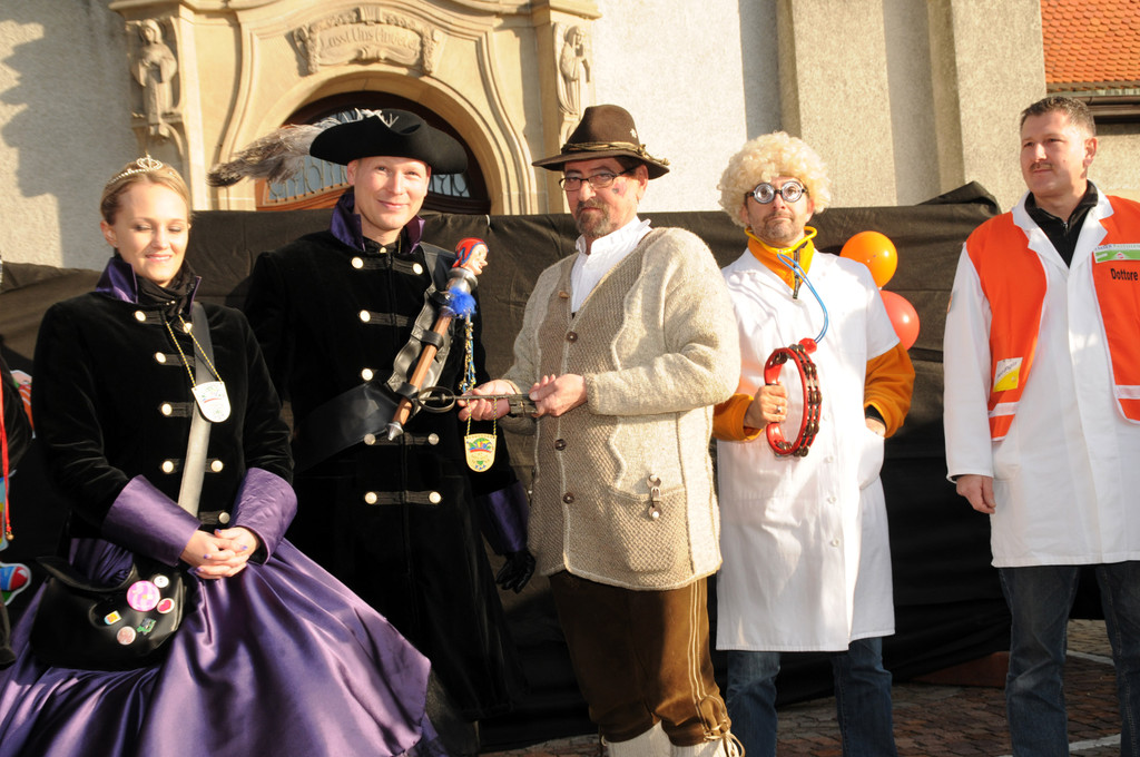Schl__ssel__bergabe H__chst 12-01-2013 121_jpg-1358028752