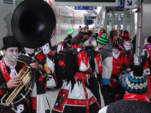 St_Anton_Anreise_Skifans_Guggemusi_01_jpg-1358087275