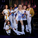 Madame Tussauds Wien ABBA mit Fans.jpg
