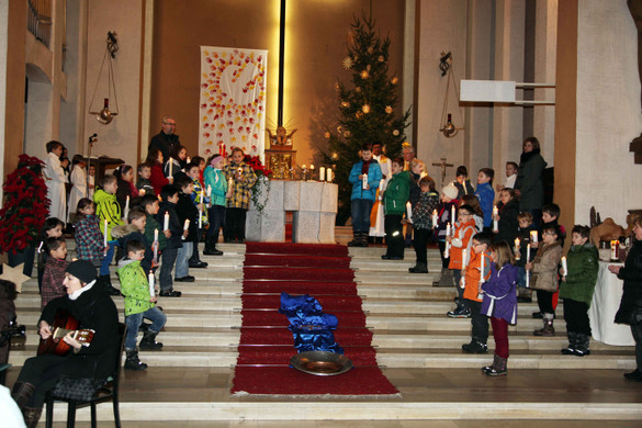 Familiengottesdienst Tauferneuerung Erstkommunion 2013 1_jpg-1358329848