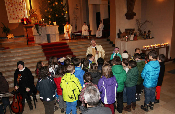 Familiengottesdienst Tauferneuerung Erstkommunion 2013 2_jpg-1358329853