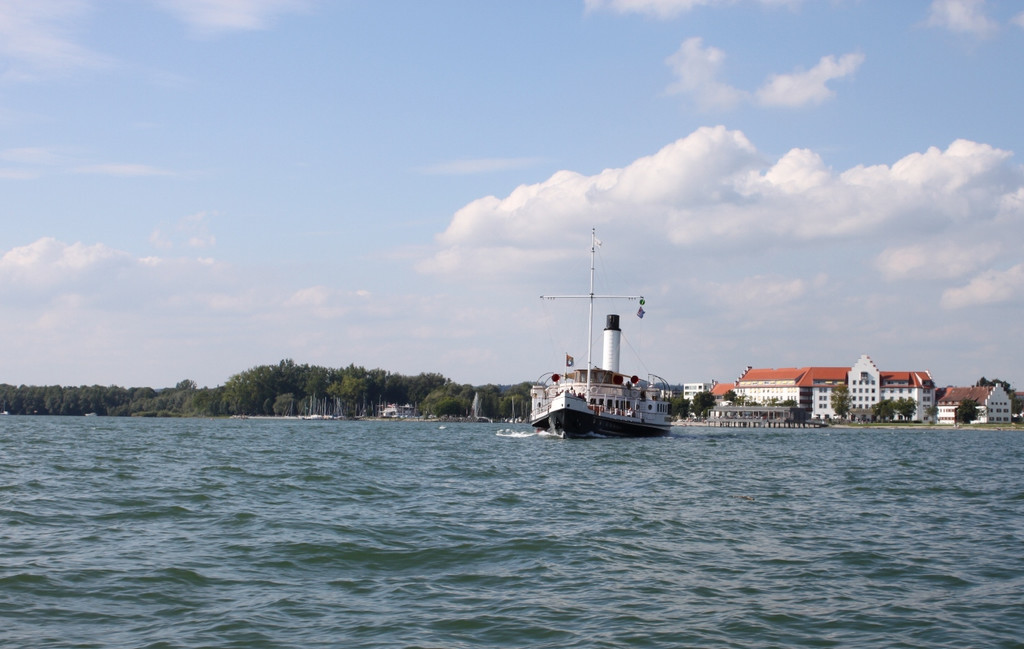 Schifffahrt am Landungssteg _11__jpg-1358437562