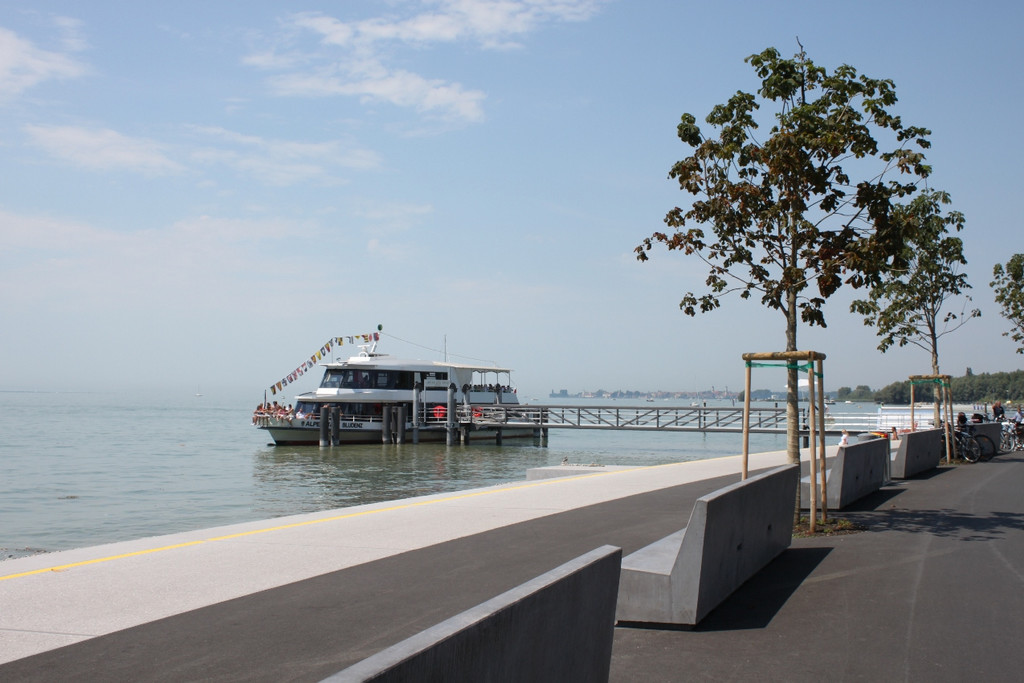 Schifffahrt am Landungssteg _18__jpg-1358437597