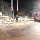 Pkw prallt in Schneewall