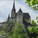 am Fuße der Basilika