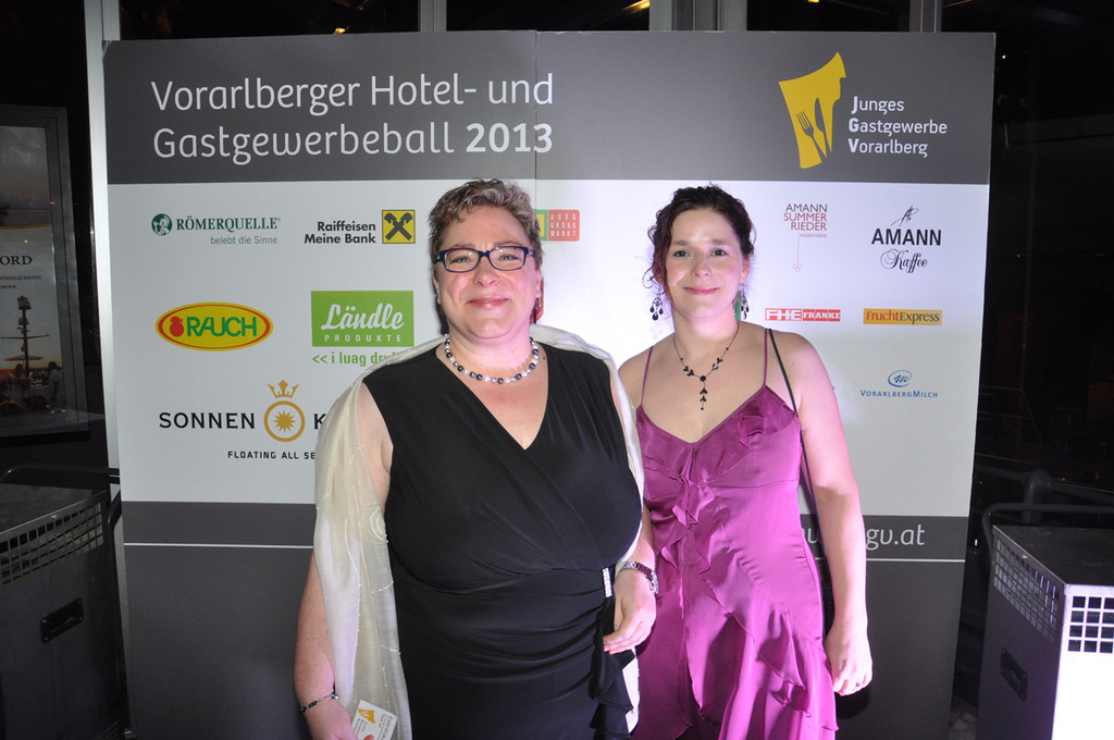 AndreaMarteNicoleSchochkroenele_jpg-1359478935