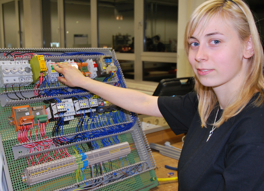 DSC_00413 Melanie J__ger ist im 4_ Lehrjahr Elektrotechnikerin bei Zumtobel.jpg