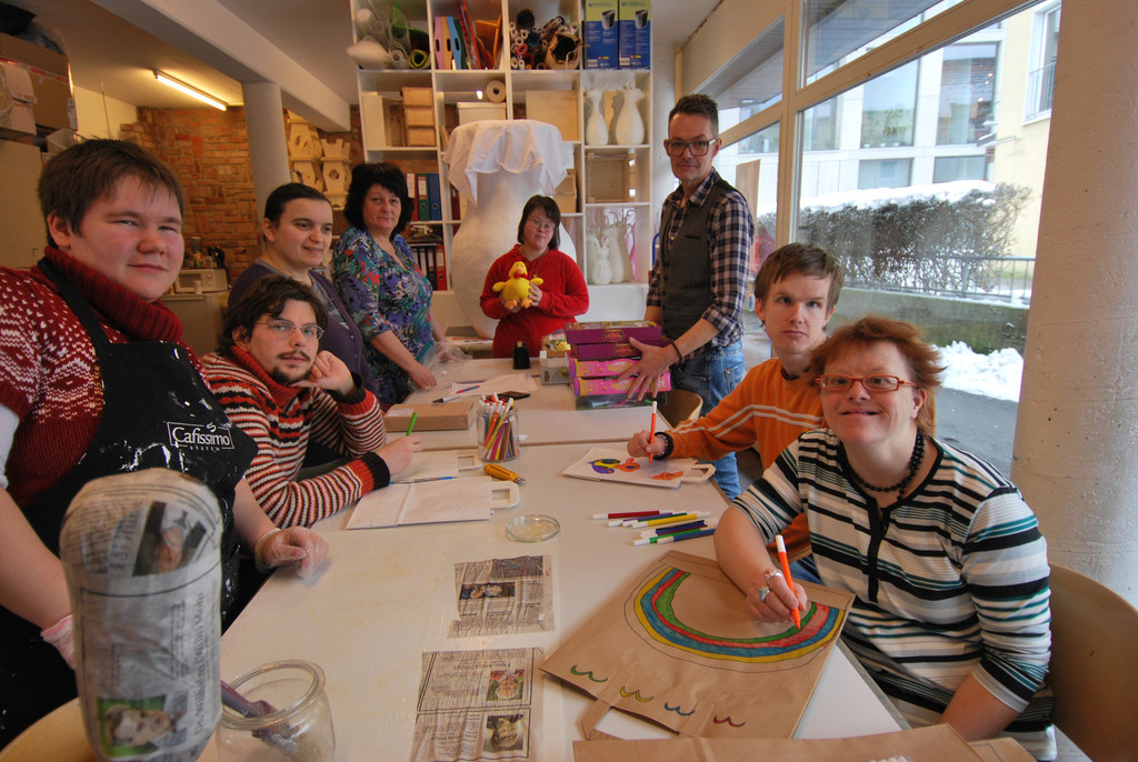 DSC_0003-1 Brigitte Wirth _4_ von li_ und J__rgen Urdl sind das Betreuerteam im lebens_ART Dornbirn.jpg