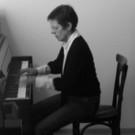 Anna Wagner am Klavier.JPG