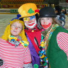 Die Clowns Moana _8_ und David _11_ aus Satteins mit ihrer Tante Momo aus Gisingen.JPG