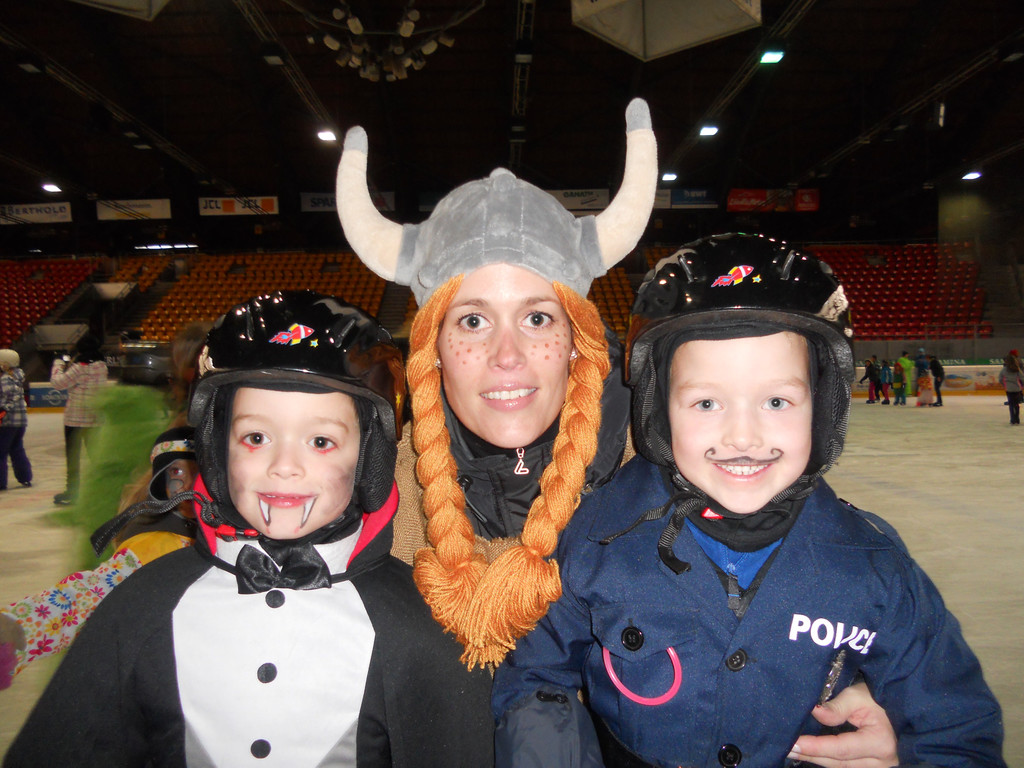 Die Zwillinge Simon und Fabio _5_ mit Mama Judith aus  Gisingen.JPG